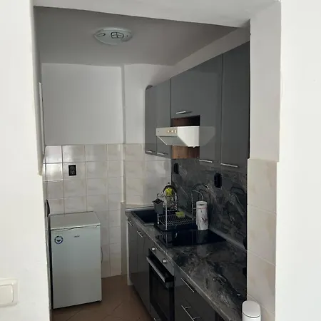 Sunny 1br With Free Street Parking アパート